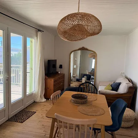 - - Vue - 4 בקתה *
